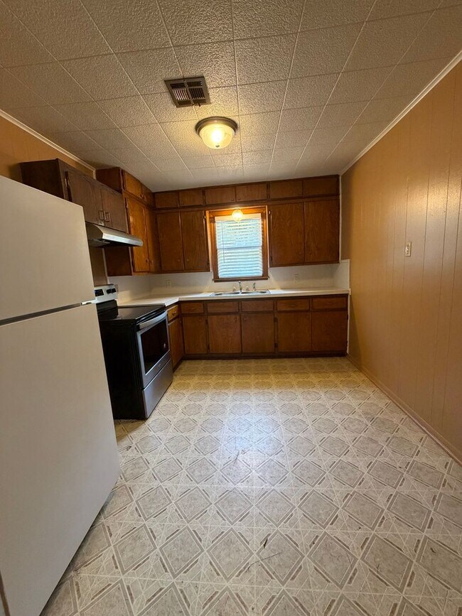 Building Photo - 519 N Highland Ave
