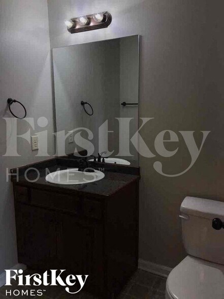 Building Photo - 260 Village Broad St