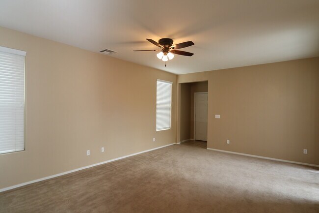 Building Photo - Beautiful Spacious 4 Bedroom Home!