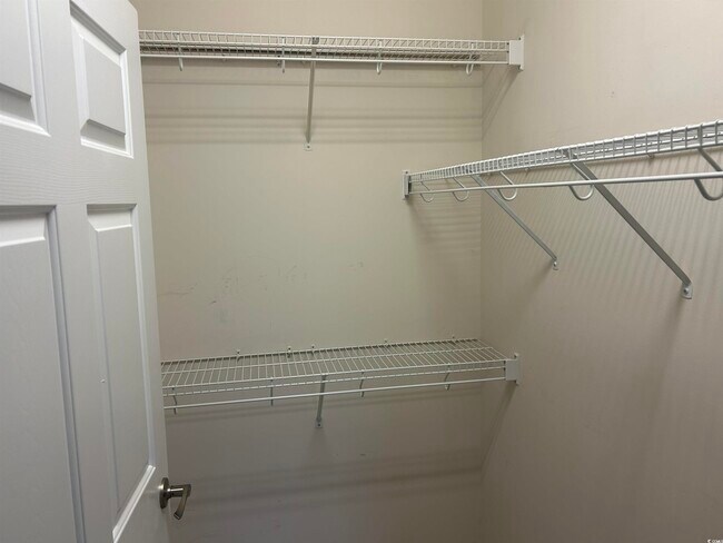 Building Photo - 4104 Pinehurst Cir