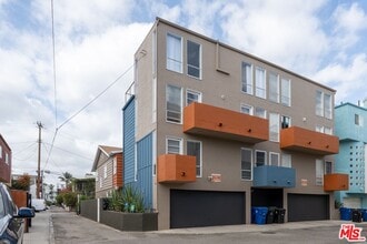 Building Photo - 110 Fleet St