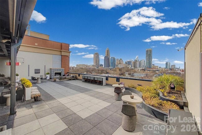 Building Photo - 715 N Graham St