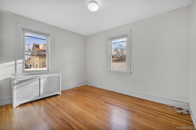 Building Photo - 247 Roberts Ave