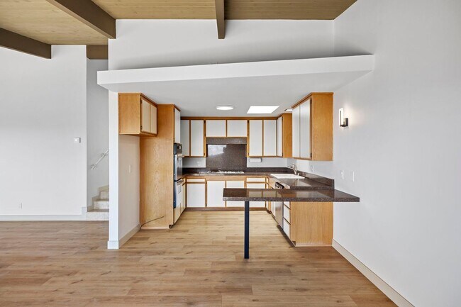 Building Photo - Mystic Hills Ocean View Home