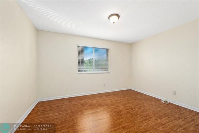 Building Photo - 8462 NW 40th St