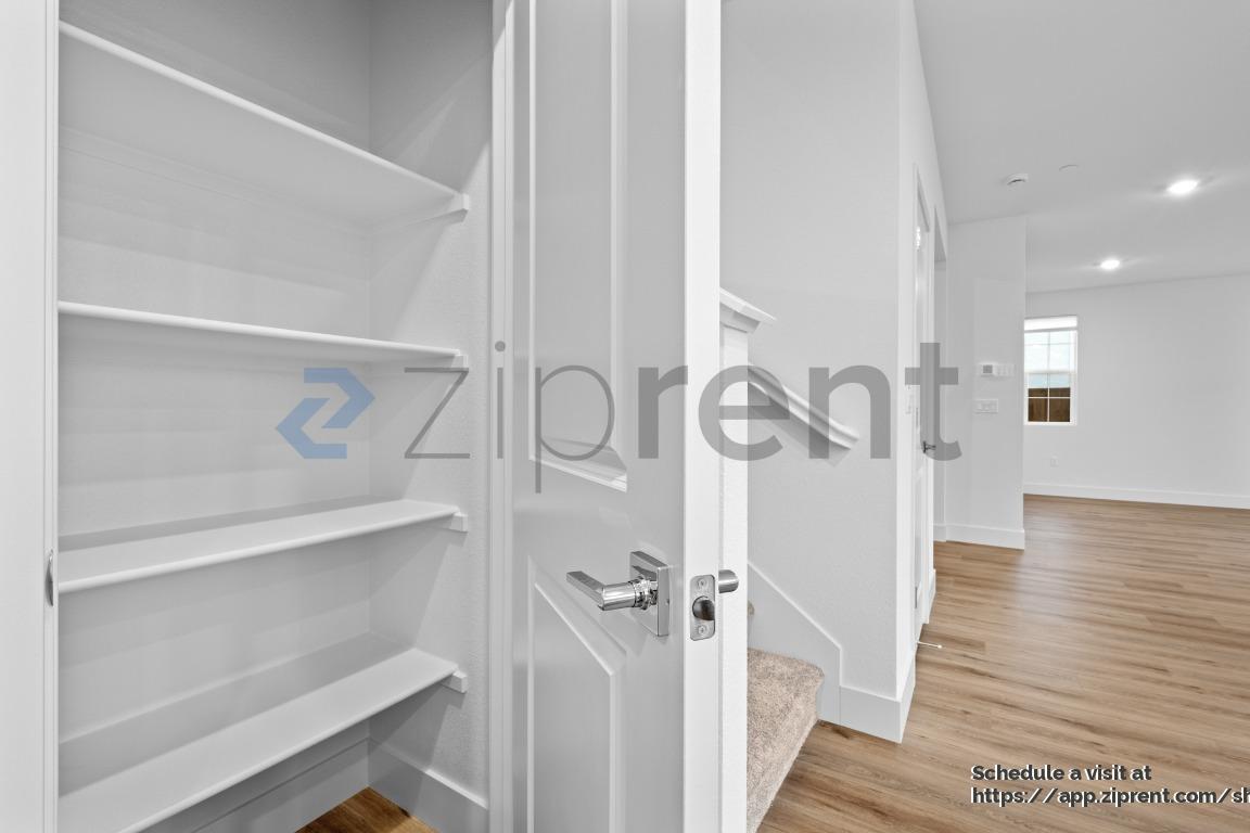 Building Photo - 5694 Loray Ln