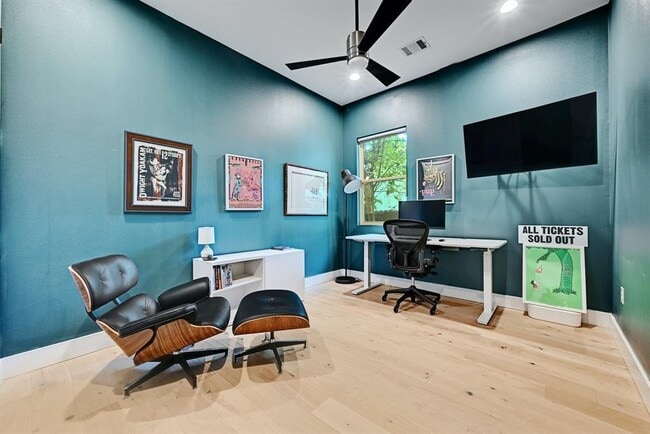 Building Photo - 4707 Craigwood Dr