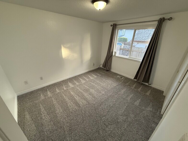 Building Photo - 13001 NE 89th St