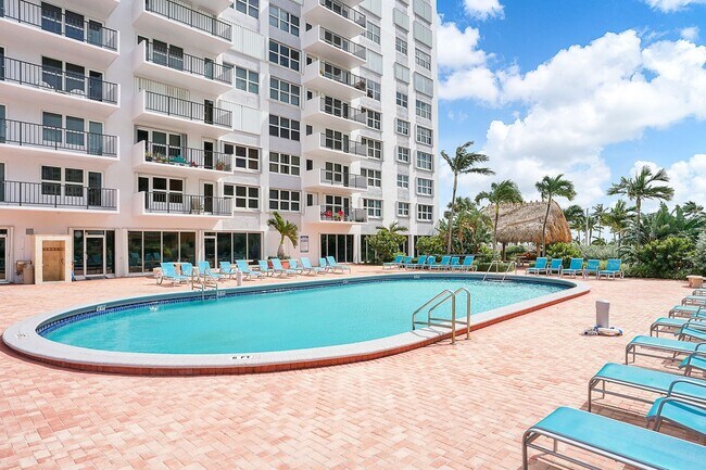 Building Photo - Beautiful 2 bedroom 1.5 bath Condo