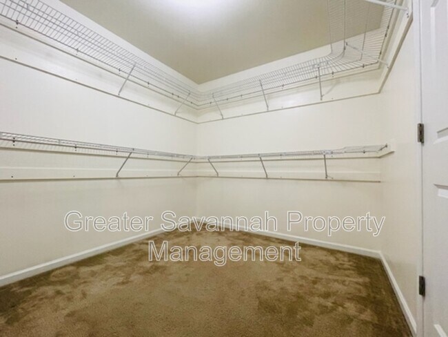 Building Photo - 8 Burnt Oak Rd