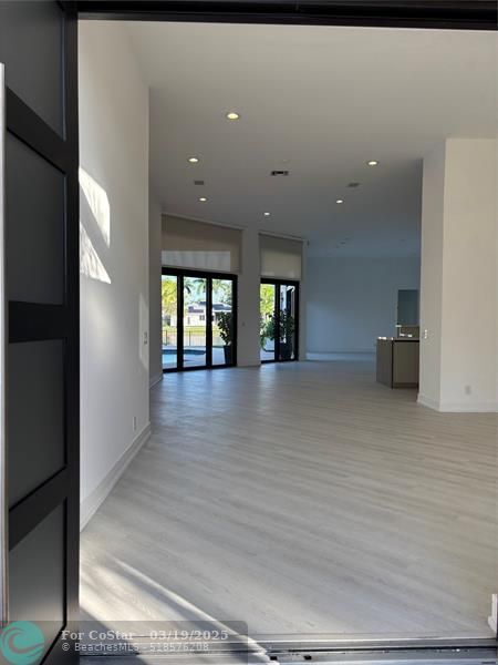 Building Photo - 2550 Jardin Terrace