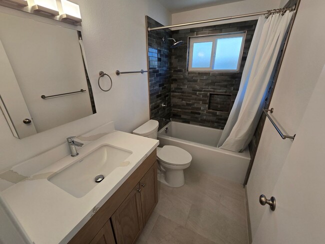 Building Photo - JAMACHA GREENS BEAUTY – FULLY REMODELED 2BR TOWNHOME!