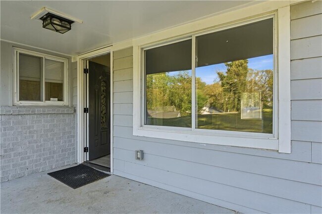 Building Photo - 1735 Carter Cir