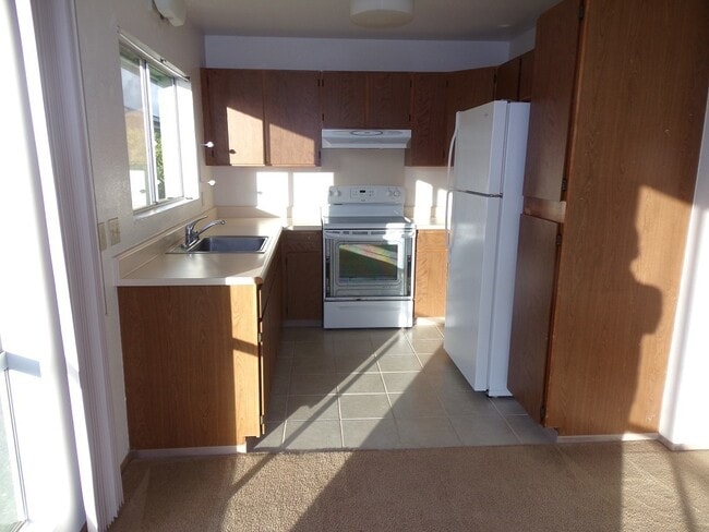 Building Photo - Mililani Parkway 2 Bedroom 1 Bath with 2 P...