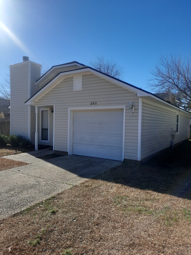 Building Photo - 6921 Timberwood Dr