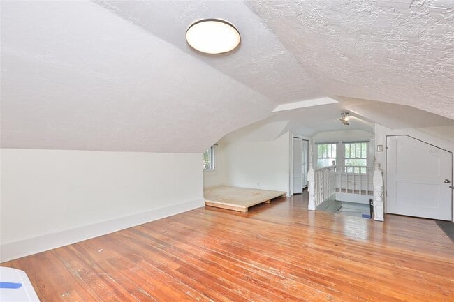 Building Photo - 340 Moffett Ct N