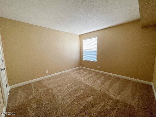 Building Photo - 3135 S Mojave Rd