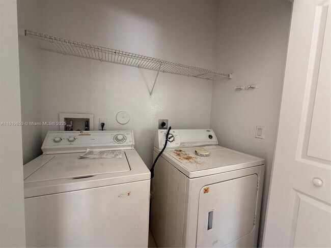 Building Photo - 13232 Old Biscayne Dr