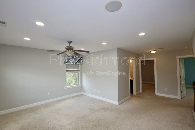 Building Photo - 6924 Swanhaven Dr