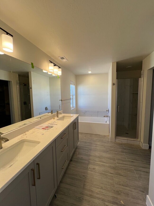 Building Photo - Brand New Home!