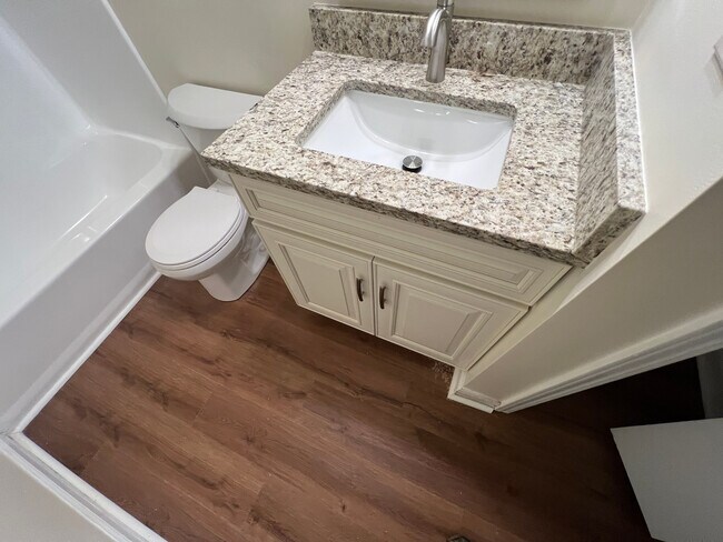 Building Photo - Room in House on Hillboro Cir SW