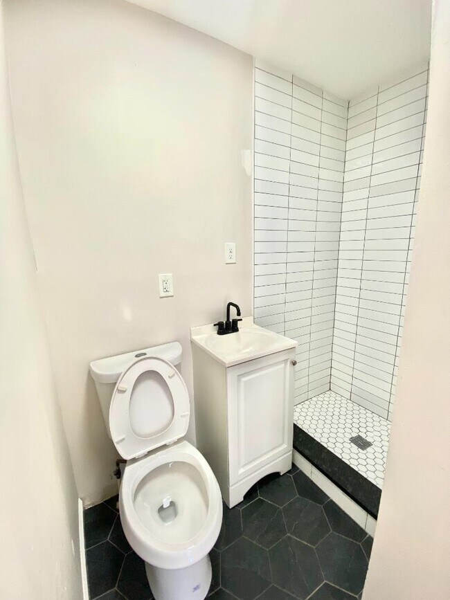 Building Photo - 305 S Central Ave