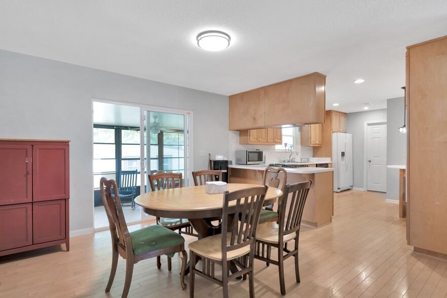 Building Photo - 1126 Coral Dr