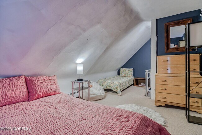 Building Photo - 19 Webb Ave