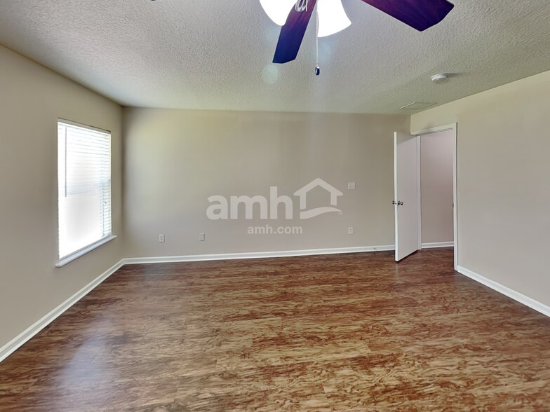 Building Photo - 1420 Heather Ct