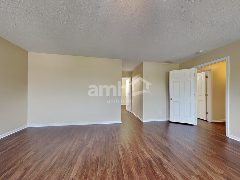 Building Photo - 3455 Lakebrook Ct