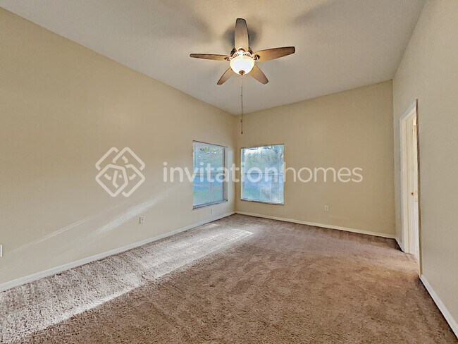 Building Photo - 5511 Lake Leta Blvd