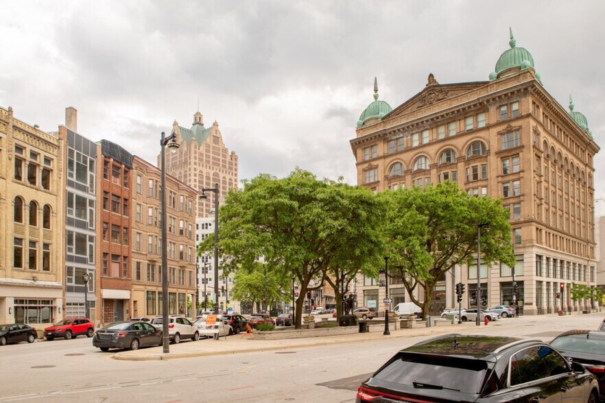 Building Photo - 823 N 2nd St