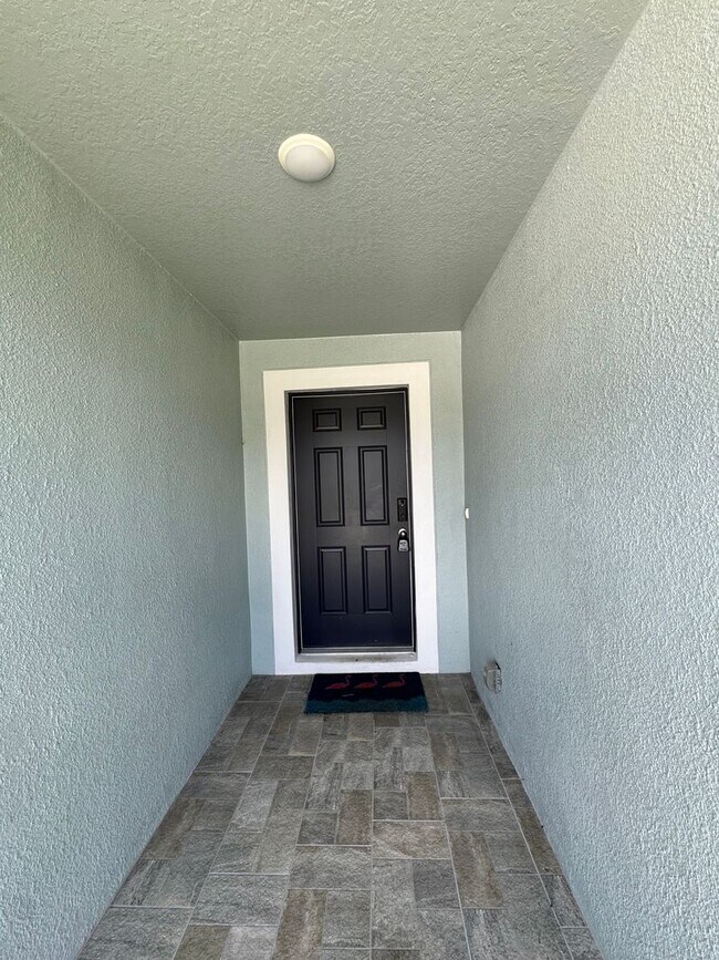 Building Photo - Beautiful 4-Bed, 2-Bath Home in a Prime Location!