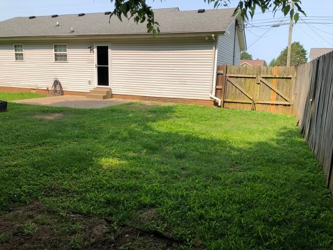 Building Photo - 3435 Sandpiper Dr