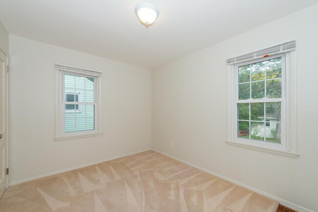 Building Photo - 6825 Xerxes Ave S