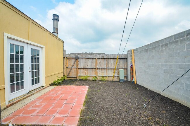 Building Photo - 5303 Lost Forest Dr
