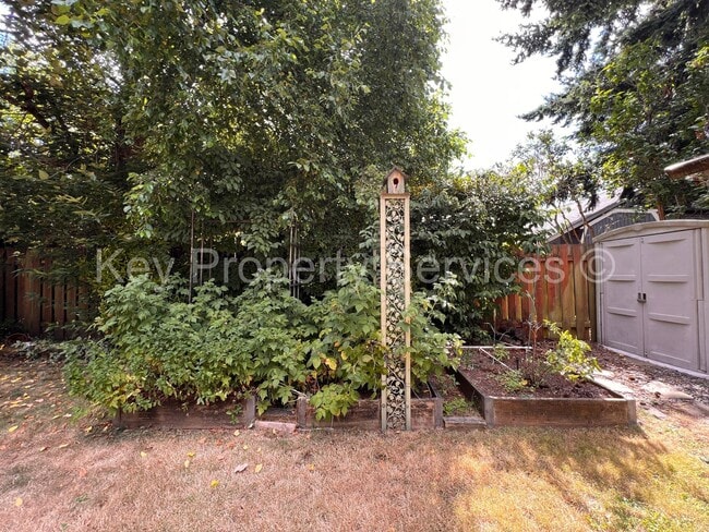 Building Photo - Beautifully Remodeled Gresham Ranch