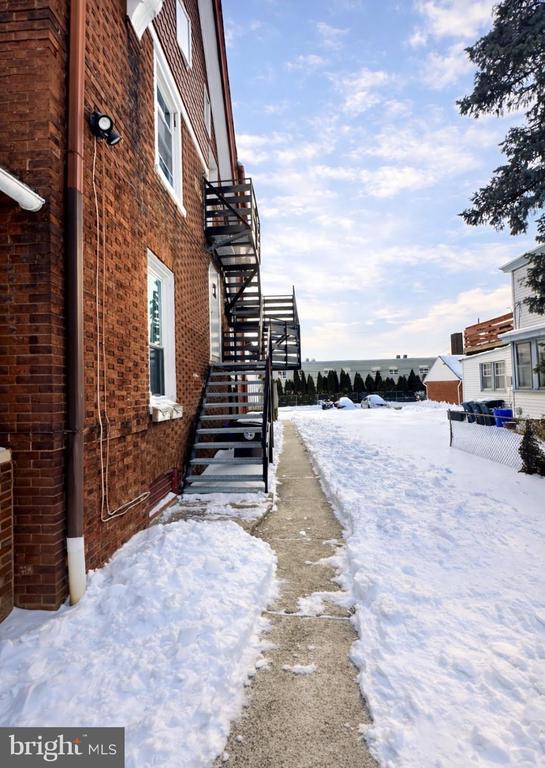 Building Photo - 125 E 4th Ave