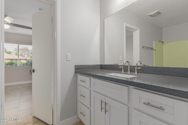 Building Photo - 1835 E Yale Dr