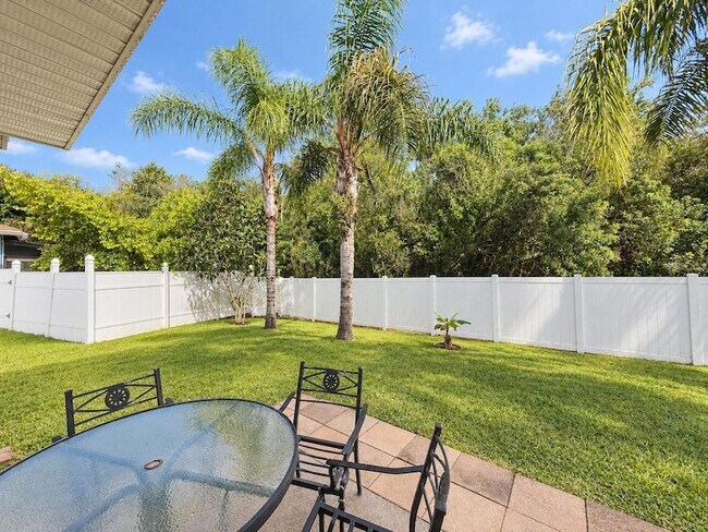 Building Photo - 895 Hacienda Cir