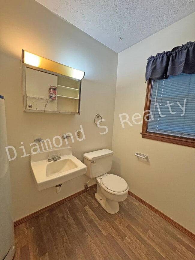 Building Photo - Charming 3 bedroom home close to Cooper So...