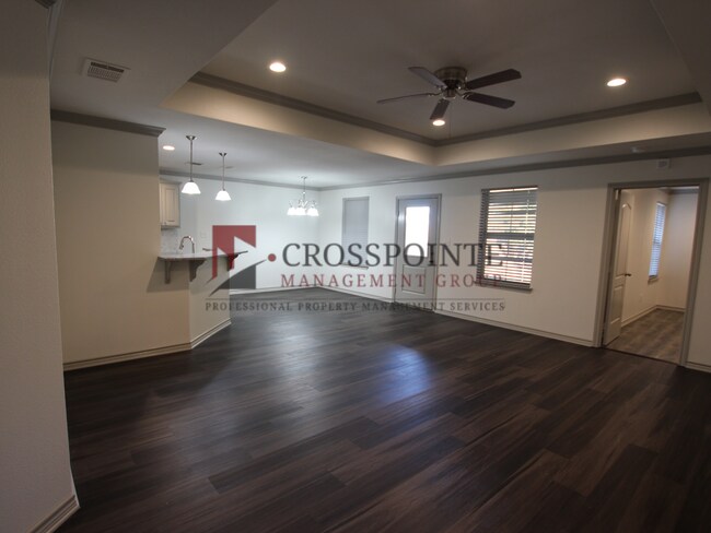 Building Photo - Beautiful 3 Bedroom 2 Bathroom Townhouse in South Tyler! 1/2 OFF FIRST FULL MONTH