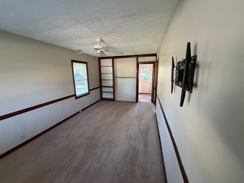 Building Photo - 2005 Keeneland Blvd