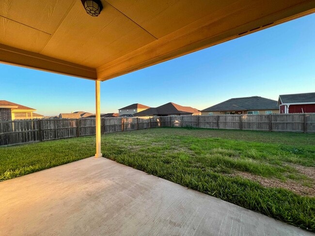 Building Photo - 4 bedroom beauty in Goodnight Ranch!