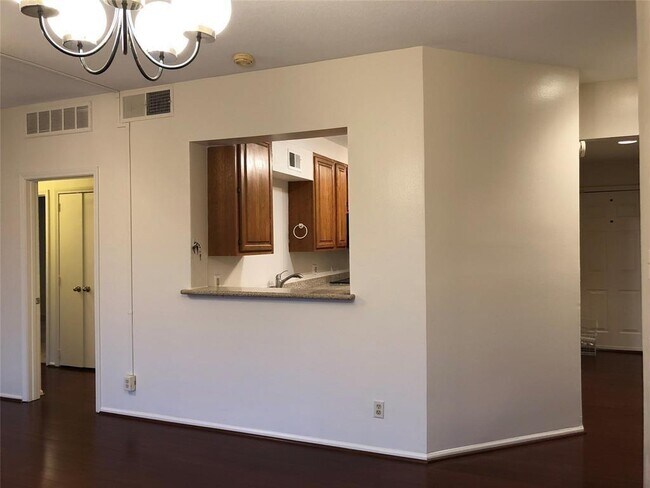 Building Photo - 2211 S Braeswood Blvd