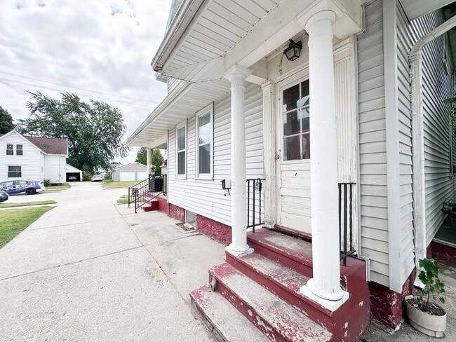Building Photo - 1514 24th St