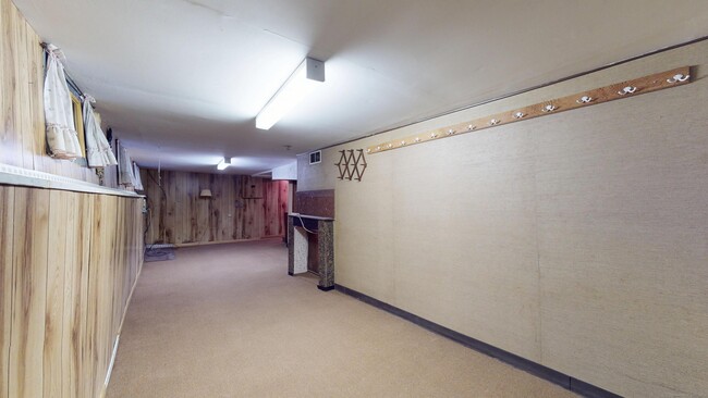 Building Photo - 907 New Britain Ave