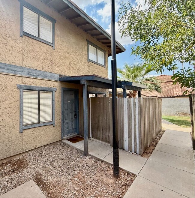 Building Photo - 286 W Palomino Dr
