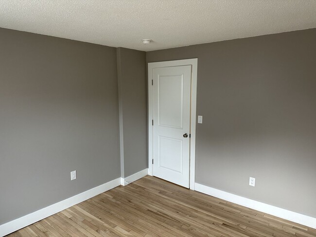 Building Photo - 234 Oak St