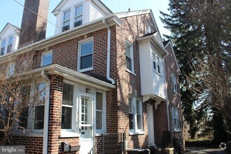 Building Photo - 403 South Ave